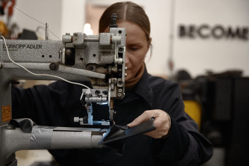 stitching leather purse at createlab